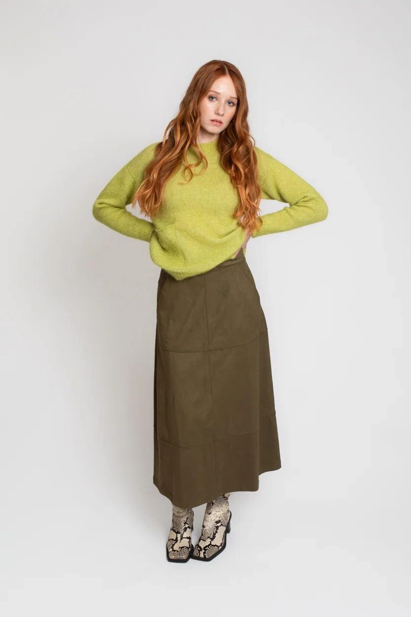 FALDA MIDI DE ANTELINA KAKI CON BOLSILLOS